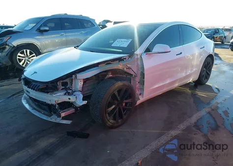 2020 Tesla Model 3 Standard Range Plus Rear-Wheel Drive/Standard Range Rear-Wheel Drive z USA, uszkodzony, nr VIN 5YJ3E1EA5LF612819
